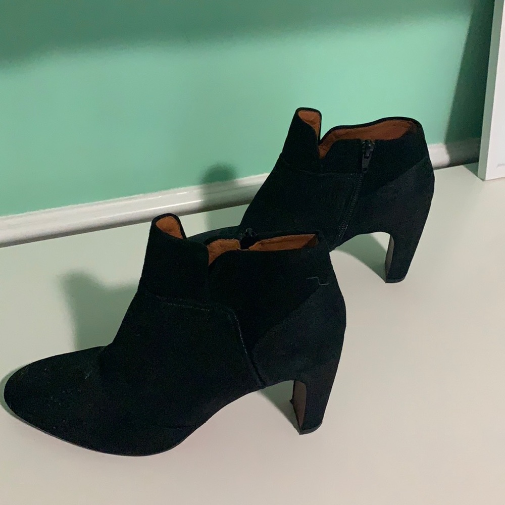 Black bootie
